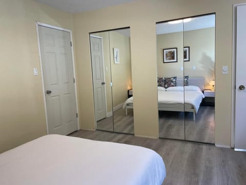 New Master room & private washroom 203 Vacation rental in Richmond