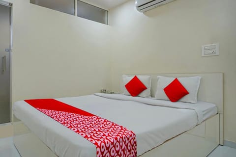 Flagship 81482B Happy Homely Stay Hotel in Pune