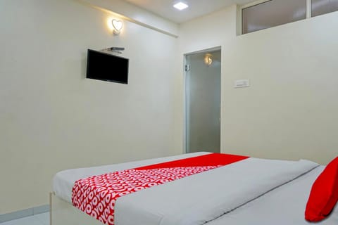 Flagship 81482B Happy Homely Stay Hotel in Pune