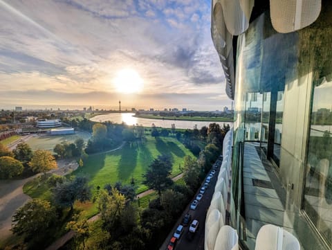 Natural landscape, View (from property/room), Balcony/Terrace, River view, Sunrise