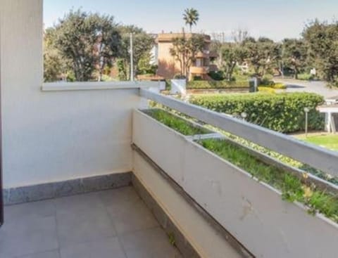 View (from property/room), Balcony/Terrace, Garden view