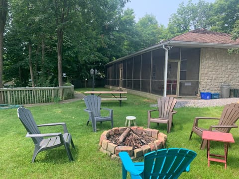 Waterfront Q Estate summer cottage Haus in Rideau Lakes