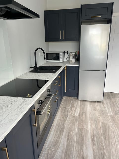 Kitchen or kitchenette, minibar, pet friendly, stove