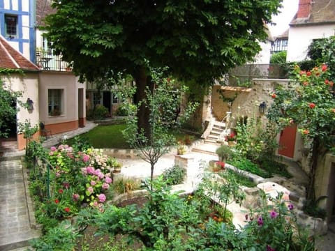 Property building, Spring, Day, Garden, Garden view