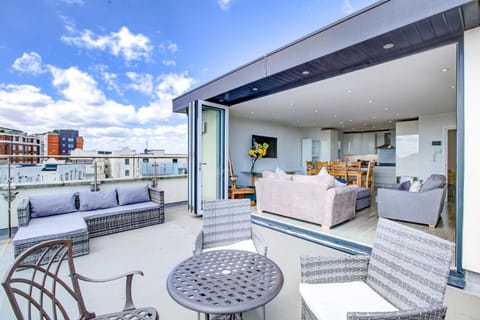 leigh Penthouse Apartment Vacation rental in Southend-on-Sea