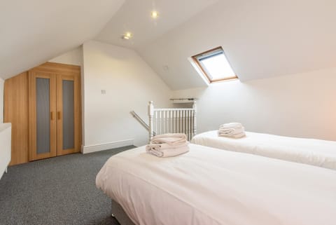 Chesterfield Lodge - 2 Bedroom Apartment near Chesterfield Town Centre Condo in Chesterfield