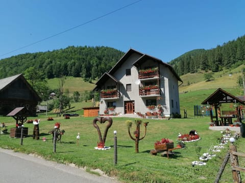 Cabana Inima Munților Bed and Breakfast in Cluj County