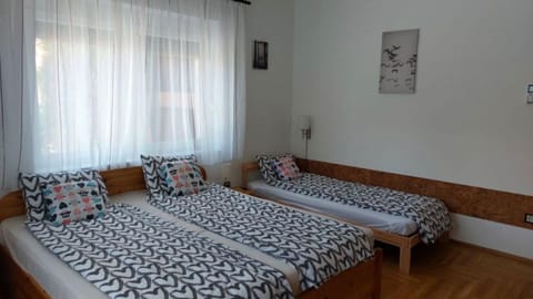 Anno Apartman House in Balatonszárszó