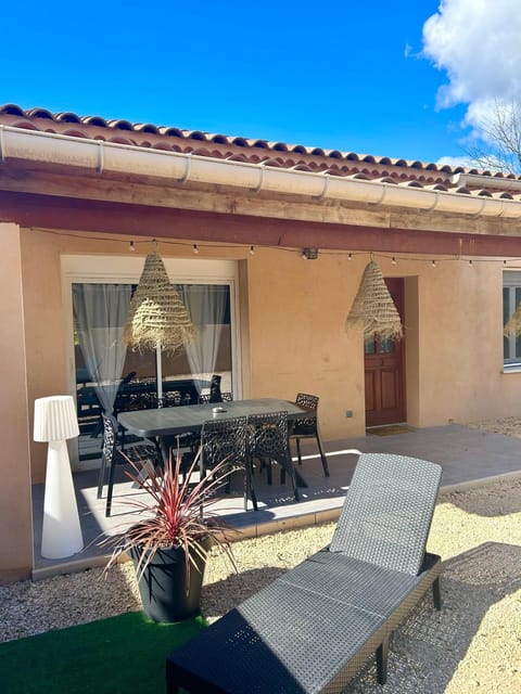 Patio, View (from property/room), Balcony/Terrace, Dining area, sunbed