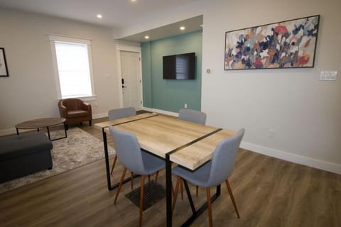 DTK Farmhouse 2in1 for 10 People Apartment in Waterloo