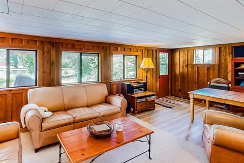 Riverfront Retreat House in King County
