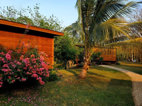 Yumas Riverfront Lodge Nature lodge in Cayo District