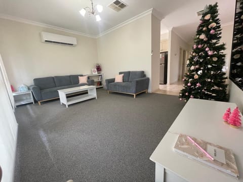 Central Townhouse Condo in Swan Hill