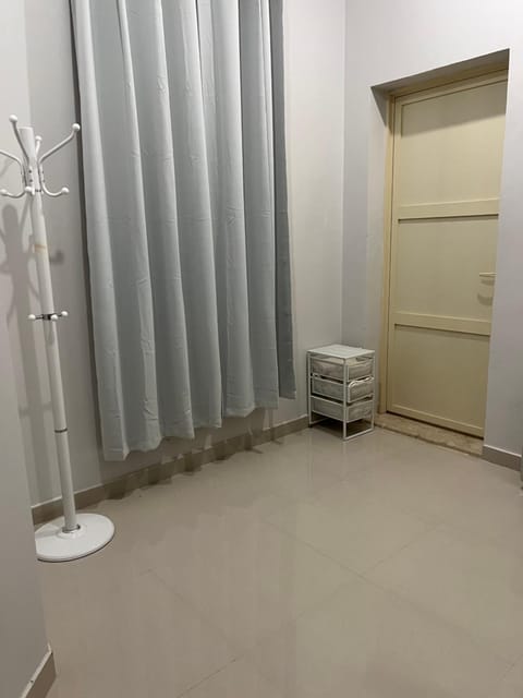 شقة فندقية بغرفة نوم ومطبخ كامل وصالة مدخل خاص Apartment in Al Madinah Province