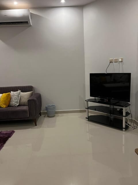 شقة فندقية بغرفة نوم ومطبخ كامل وصالة مدخل خاص Apartment in Al Madinah Province