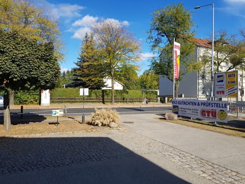 Neighbourhood, Natural landscape