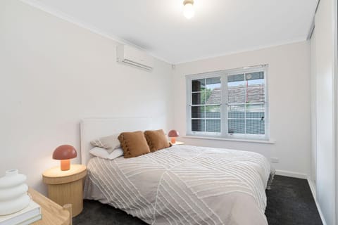 Prime Location 2 Bed Renovated in Royston Park Maison in Adelaide