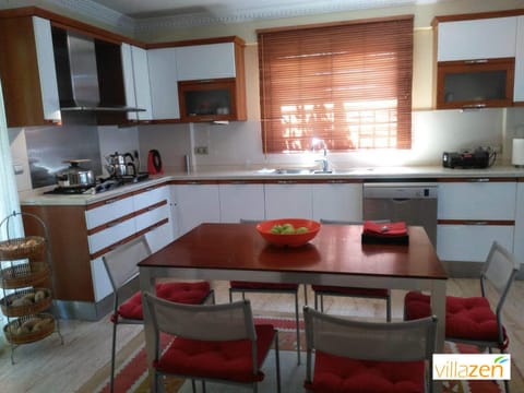 Kitchen or kitchenette, Kitchen or kitchenette