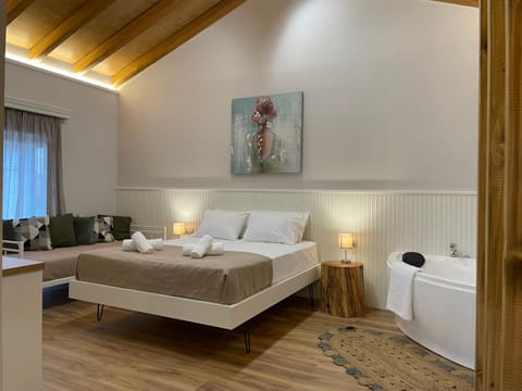 Bed, Hot Tub, Photo of the whole room, Bedroom