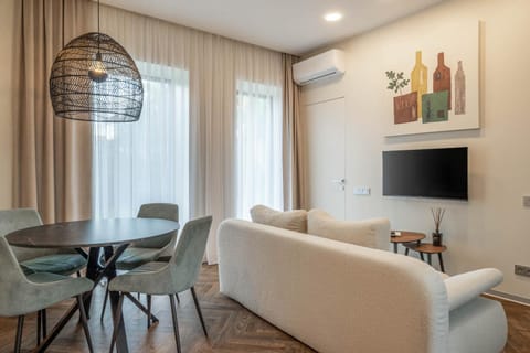 Living room, Dining area, air conditioner