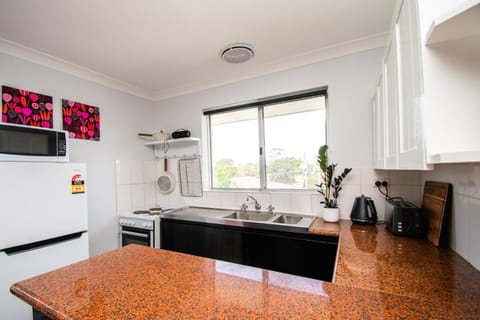 Kitchen or kitchenette, minibar, pet friendly, stove