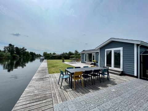 Property building, Day, Natural landscape, View (from property/room), Balcony/Terrace, Dining area, Lake view