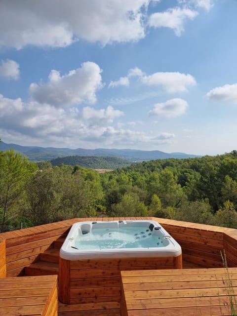 Day, Natural landscape, Hot Tub, Garden view, Mountain view