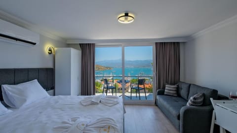 Bed, View (from property/room), Balcony/Terrace, Bedroom, Mountain view, Sea view, towels