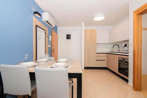 Kitchen or kitchenette, Dining area, pet friendly, stove