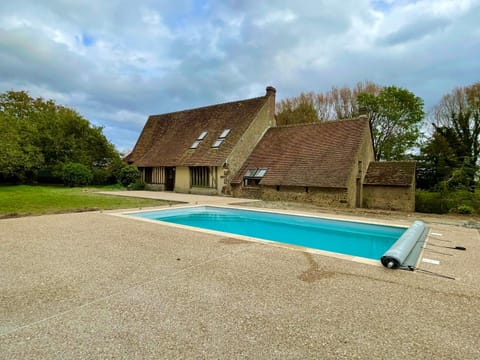 Pool view, Swimming pool, sunbed