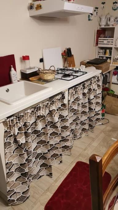 Kitchen or kitchenette, Dining area, pet friendly, stove