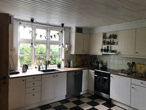 dishwasher, pet friendly