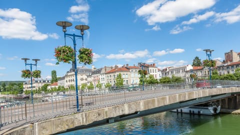 Day, City view, River view, Location