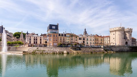 Nearby landmark, Day, Landmark view, River view