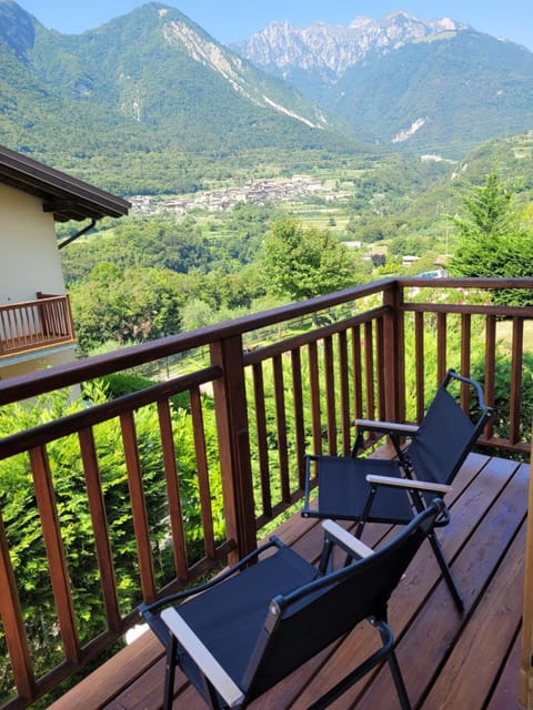 View (from property/room), Balcony/Terrace, Dining area, Mountain view