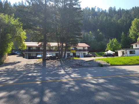 Alpen Motel Aparthotel in Radium Hot Springs