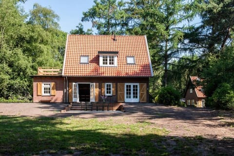 Fantastisch familiehuis met grote tuin I Bosrijk Chalet in Lunteren