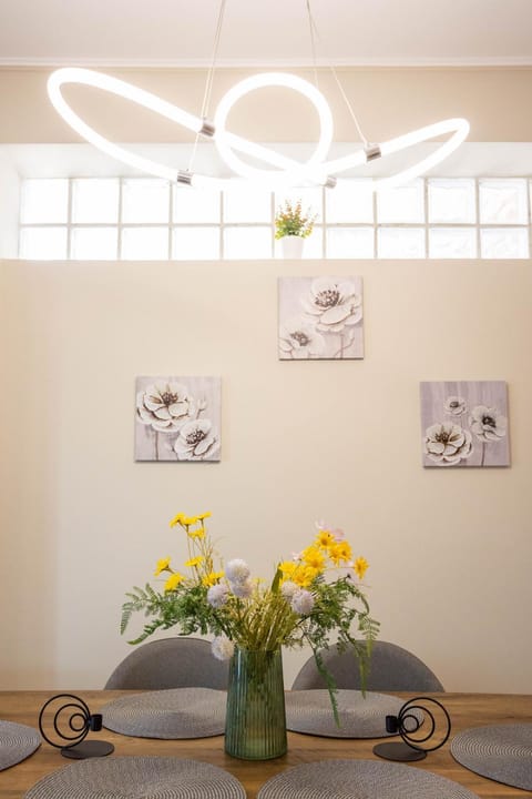 Living room, Decorative detail, Seating area