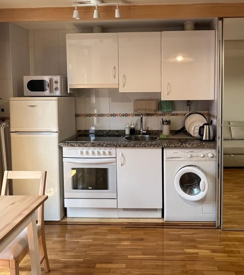 Kitchen or kitchenette, minibar, pet friendly, stove, washing machine