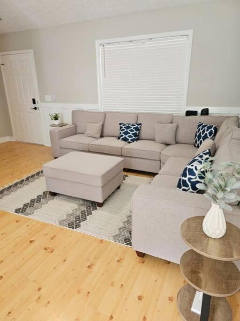 Close to the beach and attractions! Perfect for families or traveling nurses! Maison in Wilmington