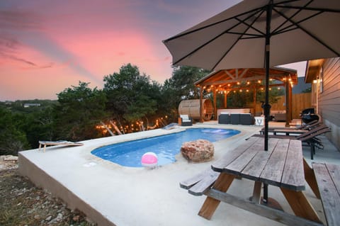 Cozy Retreat. Pool, Hot tub, Sauna, Fire pit. Casa in Canyon Lake