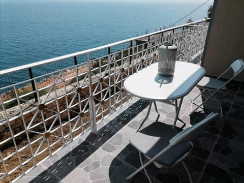 Vila SHAKAJ Country House in Sarandë