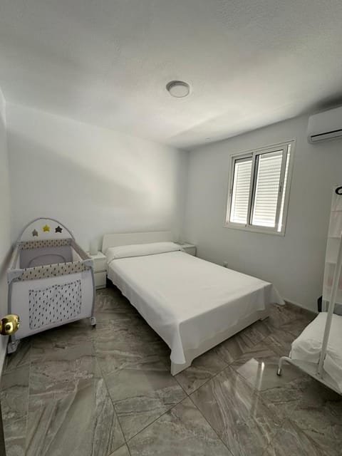 Bed, Photo of the whole room, Bedroom, cot