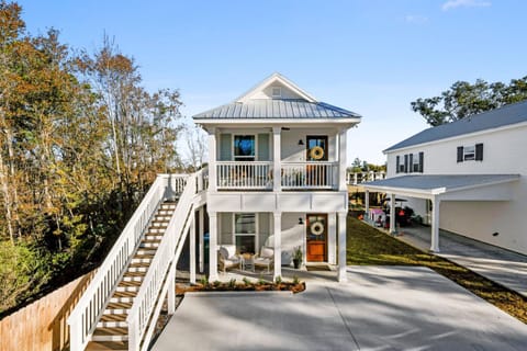 Cozy Vacation Rental in Old Town Bay St Louis close to beach, bars, and dining House in Bay Saint Louis