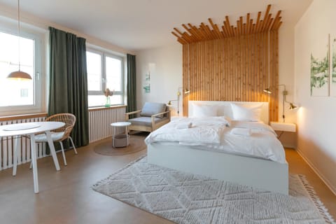 Bed, Living room, Dining area, Bedroom