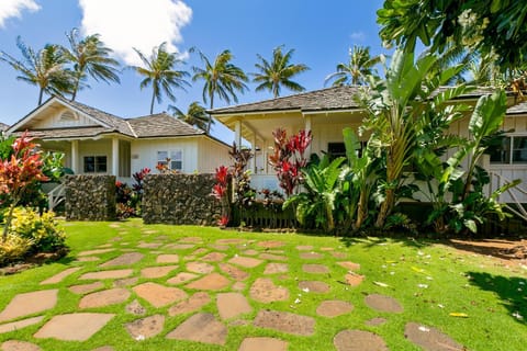 Classic 3br Oceanfront Cottage - Alekona Kauai House in Poipu