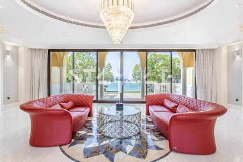 Staycae Palm Jumeirah Villa Condo in Dubai