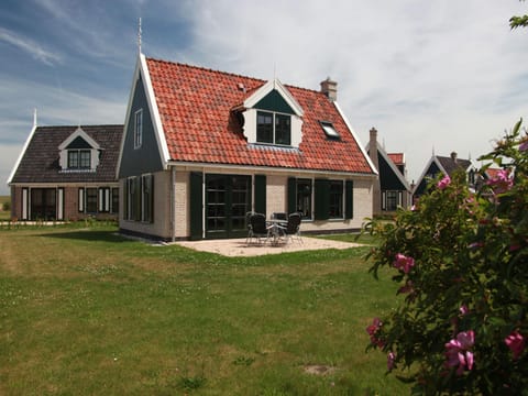 Comfy villa in Wieringer style near the Wadden Sea Villa in Hippolytushoef
