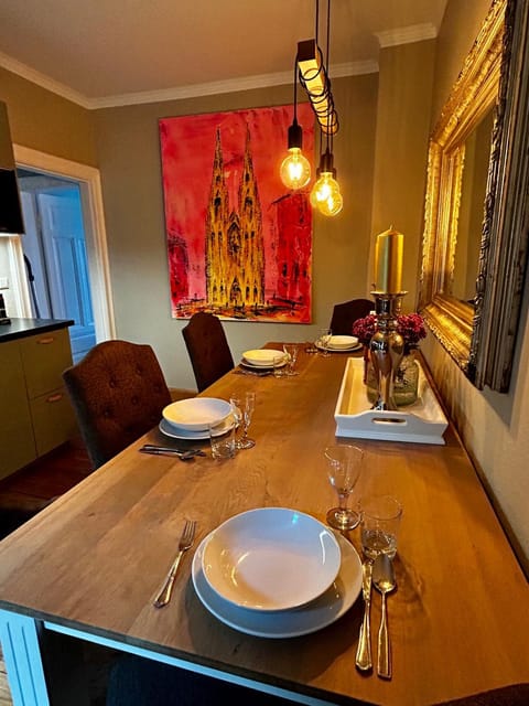 Seating area, Dining area