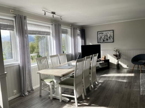Romslig leilighet i Lofoten Condo in Lofoten
